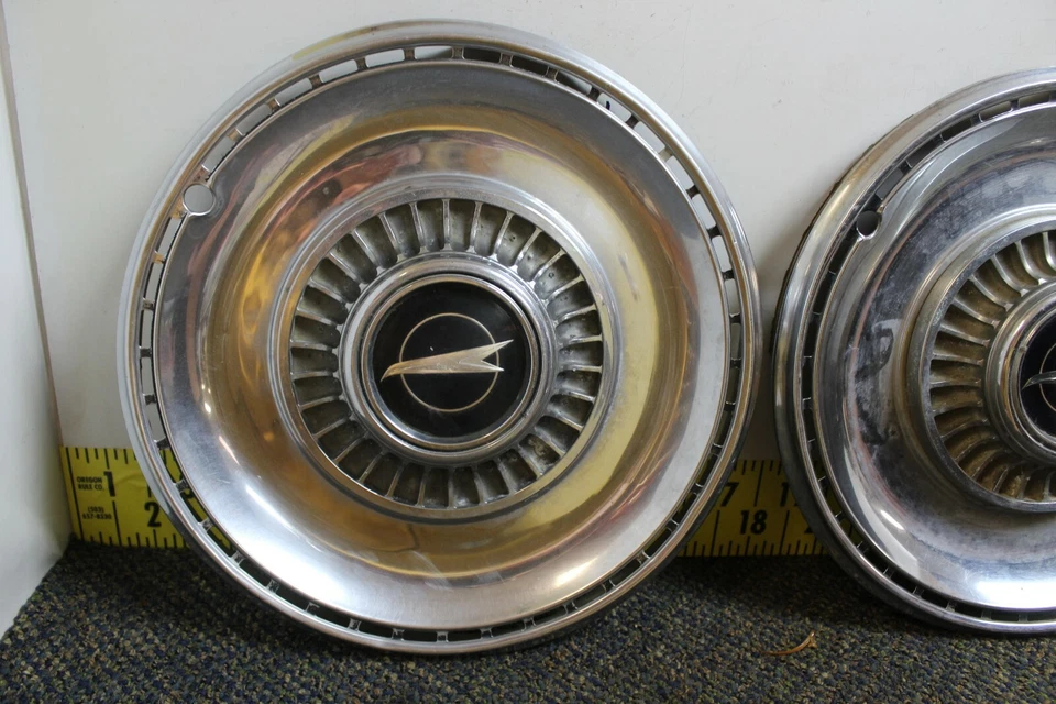 Колпаки ступицы б/у от оригинального производителя GM 4 14 дюймов 01384185 1018 1968 Buick Special/Skylark (1346) - Изображение 2 из 4