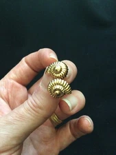 14K Yellow Gold Seashell Earrings as is