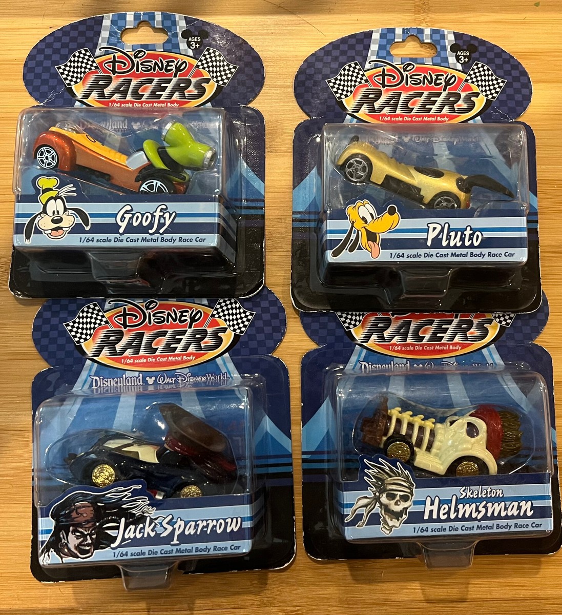 Disney Racers ミッキーマウストランスポーター New Disney RACERS Mickey Mouse Transport and Awesome Car