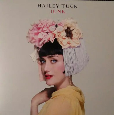 Trödel, Hailey Tuck