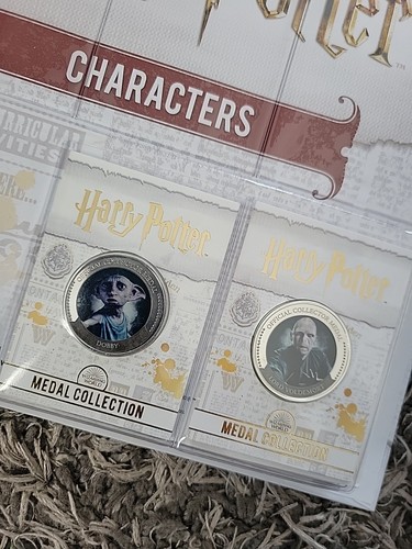Harry Potter Medal Collection 100 Medals - 2 Binders 98 Gold 2 Silver Wizarding - Picture 3 of 24