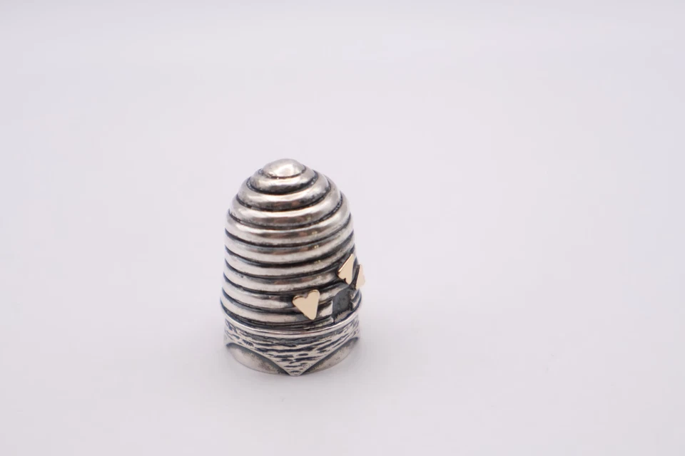 Vintage Sterling Silver Novelty Bee Hive Thimble Hallmarked Sheffield 1998 - Image 2 of 4