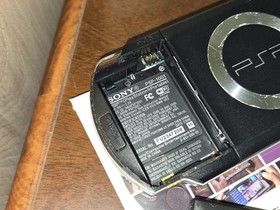 TESTED OG SONY PSP BUNDLE CASE, BOX, CAR CHARER, GAME