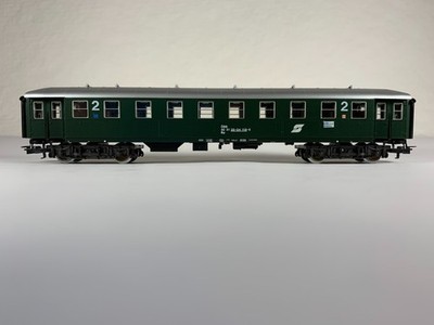 MARKLIN HO 4241, OBB 2ND CLASS PASSENGER CAR, NIB