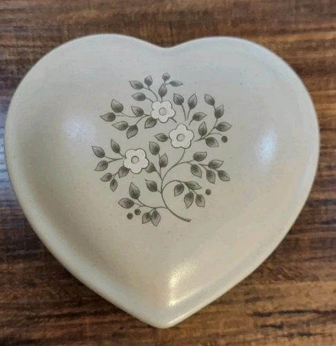 Vintage 1980s Pfaltzgraff Heirloom Heart Shaped Trinket Box Dish With Lid