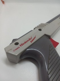 Nintendo NES Super Mario Bros Duck Hunt Game Bundle with Zapper Gun