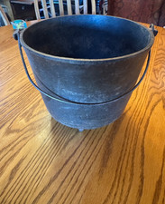 Vintage #7 Cast Iron Bean Pot Kettle 3 Leg No cracks