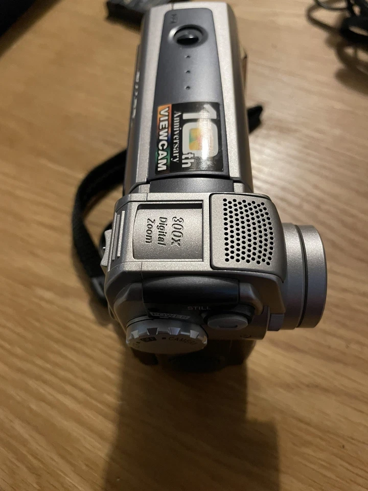 Sharp VL-NZ80 Handheld MiniDV Camcorder - Image 3 of 4