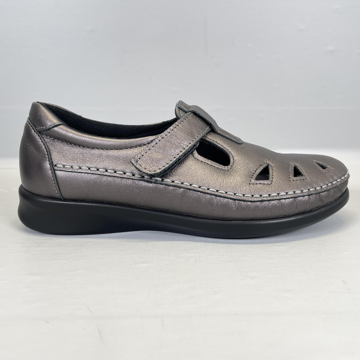 SAS San Antonio Shoes Roamer Leather T-Strap Comfort Mary Jane Loafers Size 4 M SAS Roamer T Strap Slip-On Cut-Out Coral | Mercari main image 4