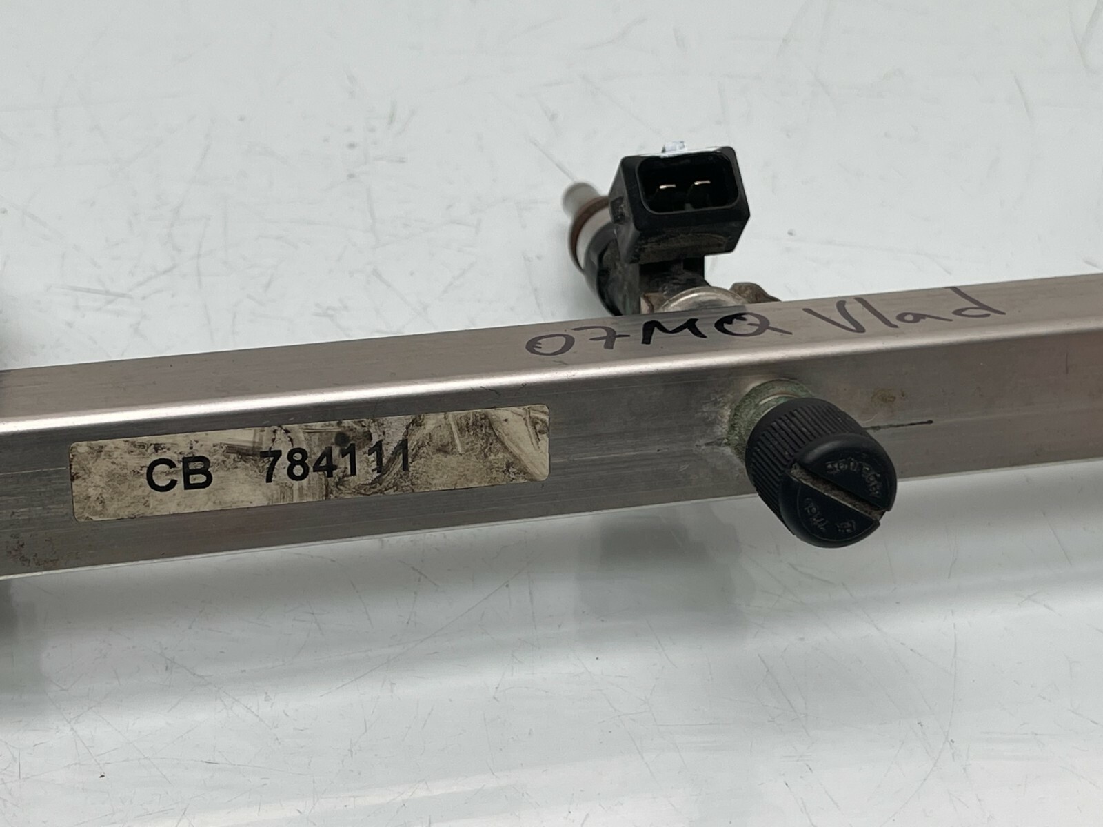 2007 Maserati Quattroporte 4.2L engine RIGHT FUEL INJECTOR RAIL W/ INJECTORS OEM