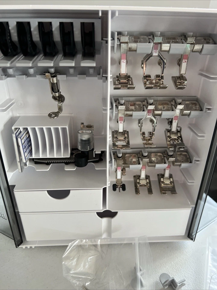 Bernina B 880 Plus Sewing/Quilting/Embroidery Machine + Stitch Regulator - Image 3 of 4