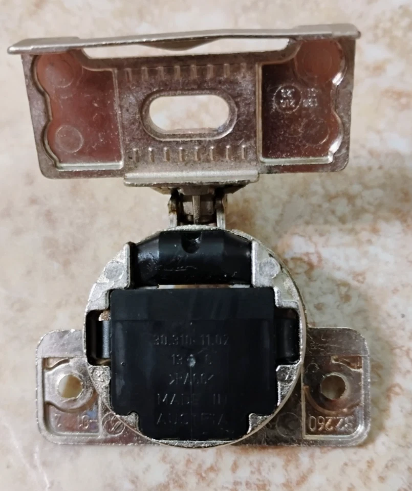 Bisagra compacta Blum 120° 30.310-11.02 130.214-01.02 Foto 4 de 4