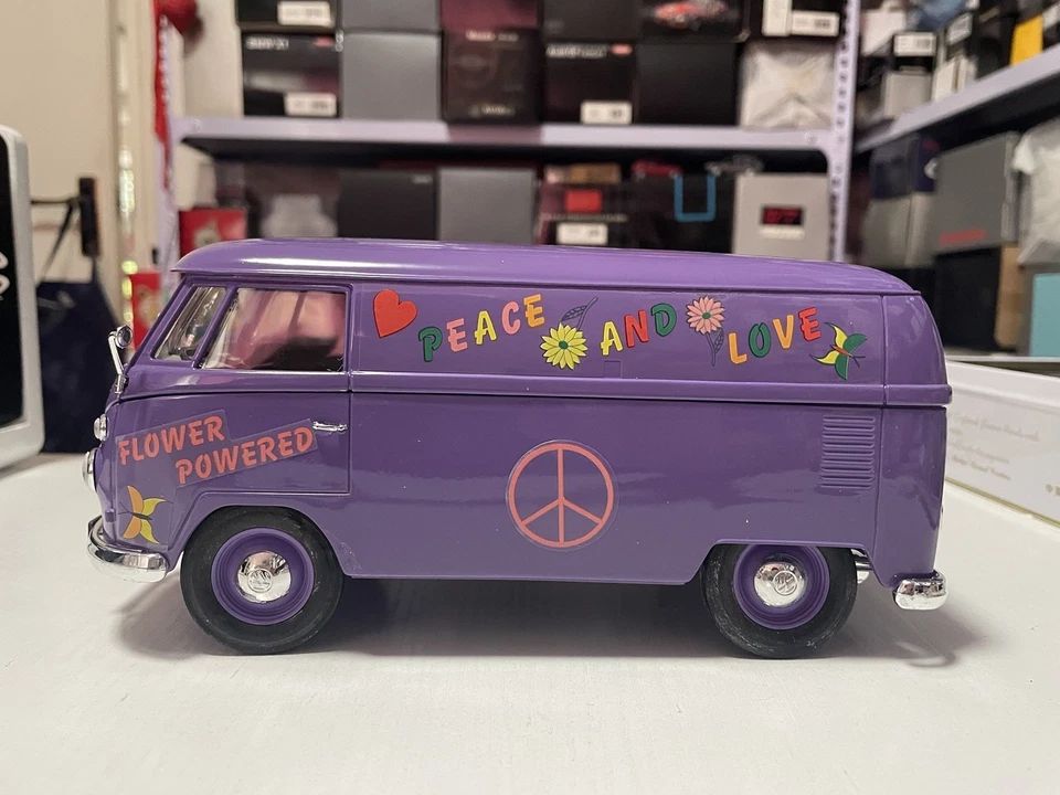 Autobús retro Volkswagen SOLIDO 1:19 no 18 VW T1 1966 modelo púrpura  Foto 3 de 4