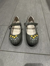 See Kai Run Tricia Gray/Yellow patent leather Mary Janes, US Size 2.5