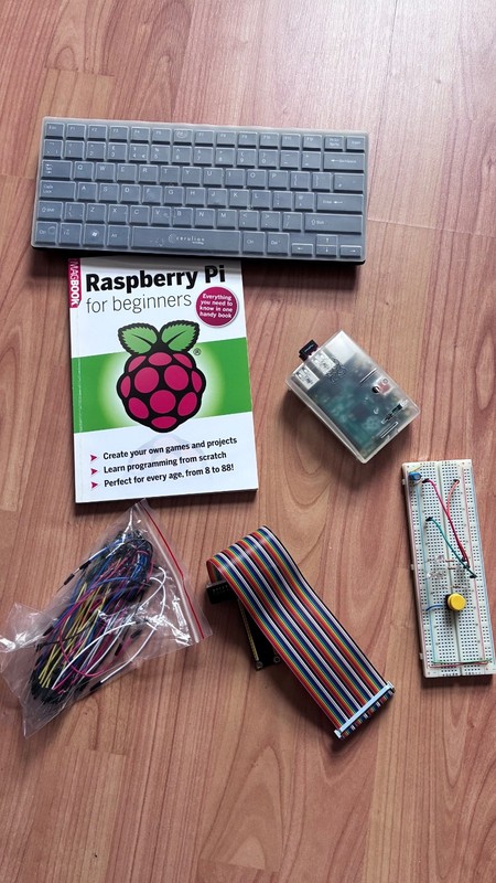 Raspberry Pi 1 Model B v1.2 bundle, case, 2.4GH, 802.11n, keyboard, mouse etc.