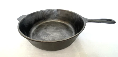 Wagner Ware 10 1/2" Cast Iron Chicken Fryer Skillet #8 Made in USA