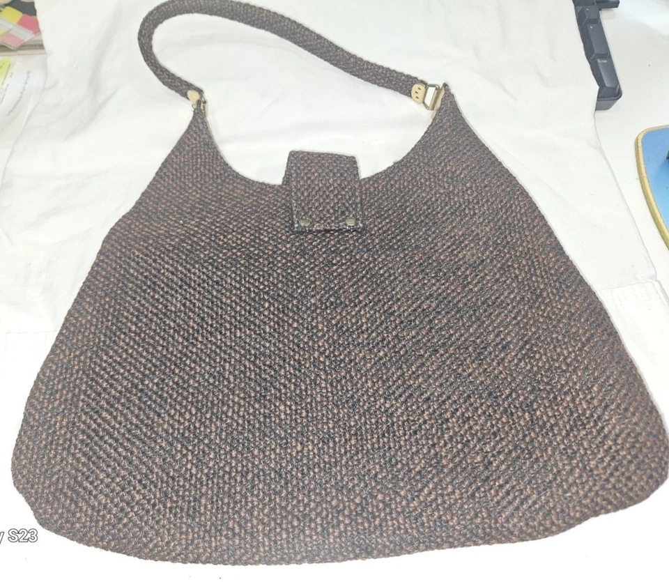Vintage Tweed Handbag With Brass Fastener, Fantastic Condition! Looks New. - Image 4 of 4
