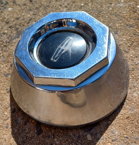 Lincoln Town Car center cap 1980-1993 part number D8LY 1130 C 01 - Picture 2 of 3