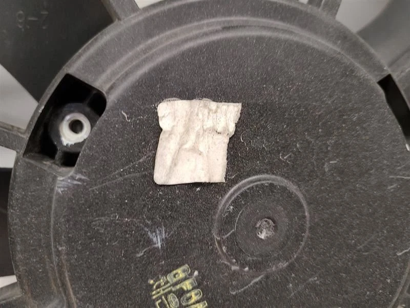 Cubierta del radiador del ventilador de refrigeración del motor Hyundai Tucson 2010-2013 2,4 L OEM 253802S500 Foto 2 de 4