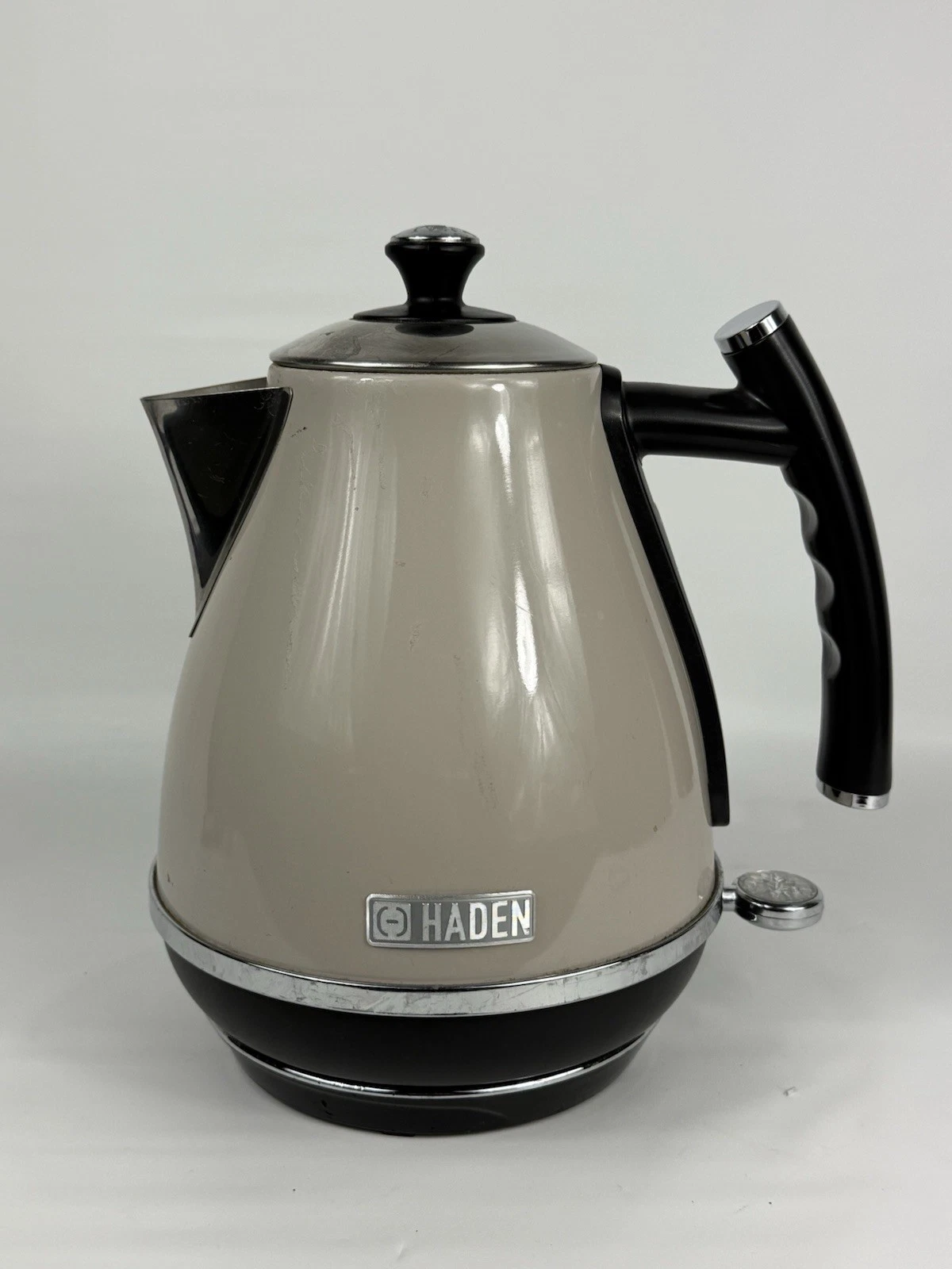 Haden Cotswold 1.7 Liter Stainless Steel Electric Kettle, Putty Beige. s1