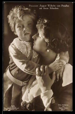 Ansichtskarte Prinzessin August Wilhelm von Preußen mit ihrem Kind 