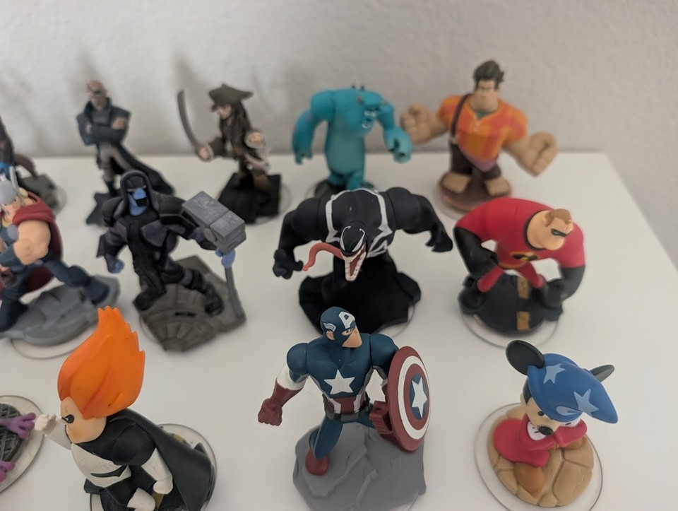 Disney Infinity Lot - 29 Figures and Discs - 2 Portals | eBay