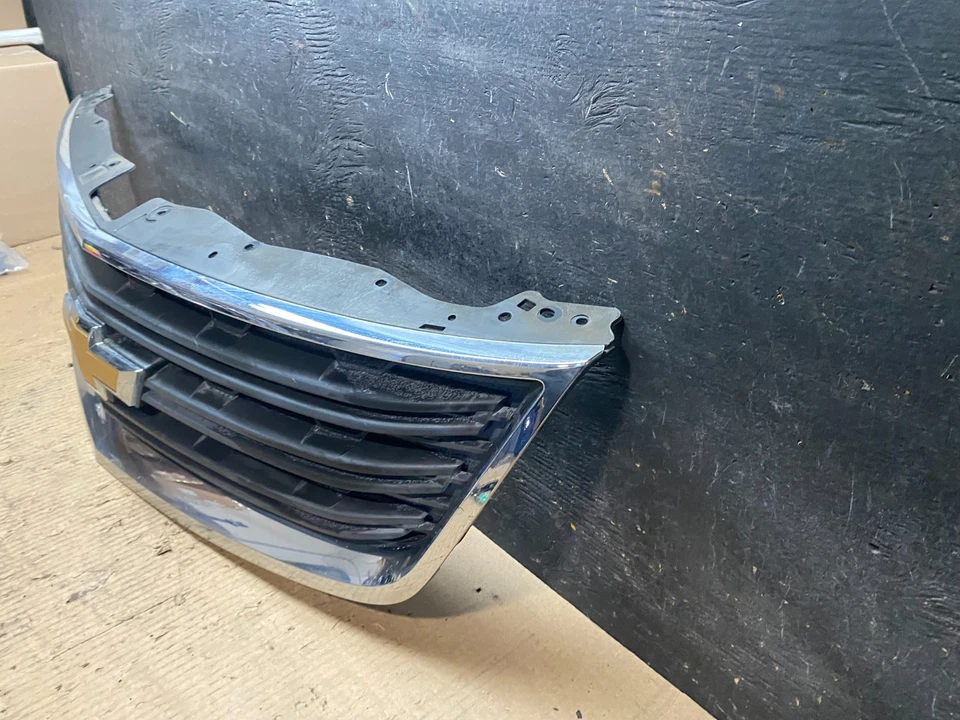 Chevrolet Traverse 2013 a 2017 parrilla superior delantera OEM U6139 DG Foto 2 de 4