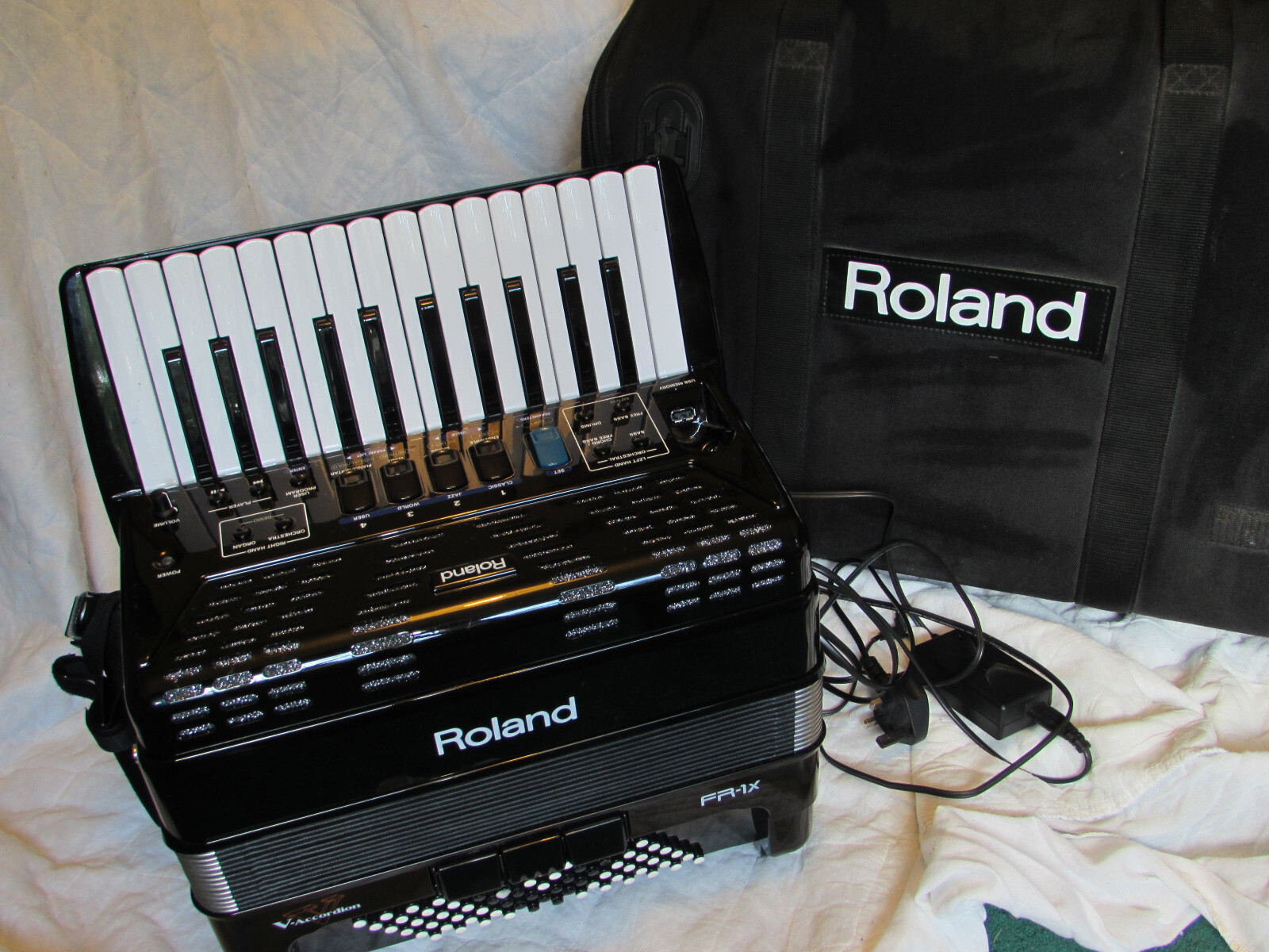 Roland FR1 black 72 bass piano accordion eBay