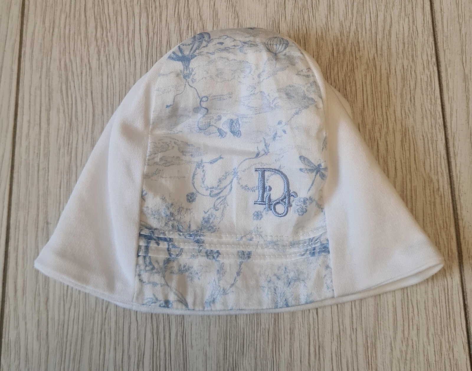 CHAPEAU BÉBÉ DIOR BOYS TOILETTE DE JOUY OBLIQUE LOGO BLANC CIEL BLEU NOUVEAU NÉ 0 3 MOIS