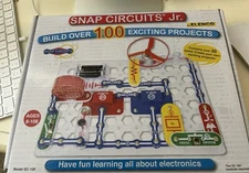 ELENCO Snap Circuits Jr. 100 Experiments Electronics Discovery Kit. Pre-Owned