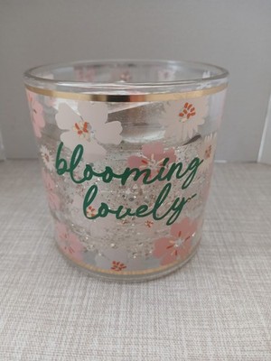 M&S Blooming Lovely LED Light Up Duftkerze aus Glas, Frühlingswiesen, 120g