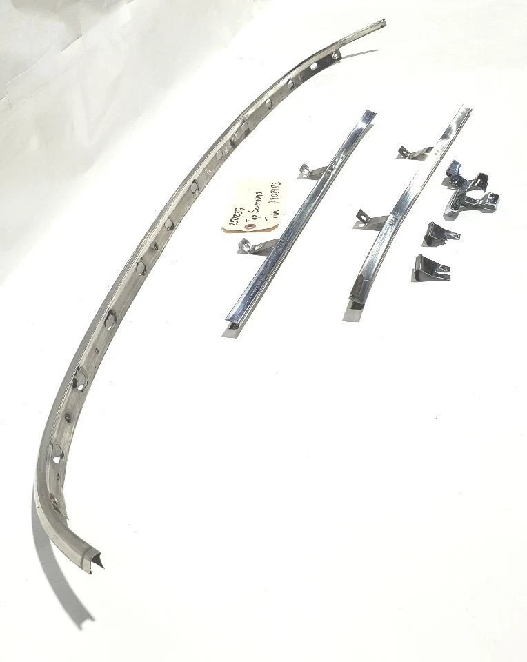 1992 Alfa Romeo Spider Veloce 原始设备制造商软顶环绕装饰镀铬 3 — 第 2/4 张图片