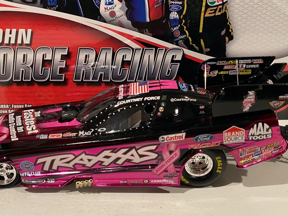 COURTNEY FORCE 2013 TRAXXAS PINK COLOR CHROME FUNNY CAR 1/24 PLEASE READ!!!!!! - Image 3 of 4