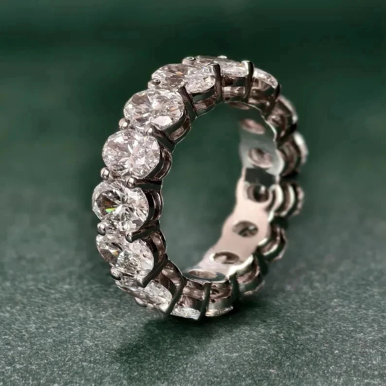 Роскошное кольцо из чистого 14-каратного белого золота с натуральным бриллиантом овальной огранки 7 карат Eternity - Изображение 2 из 4