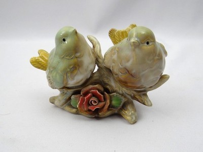 Vintage Capodimonte Love Birds Doves Romantic Floral Rose Branch Italy Figurine