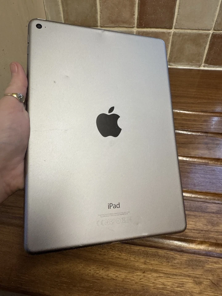 Apple iPad 2 · 64GB · Wi-Fi, photo 3 of 5