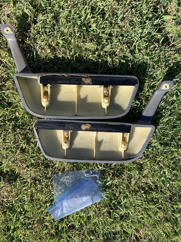 Reposabrazos Fiero - Lados del conductor y del pasajero OEM - Usado Foto 2 de 2