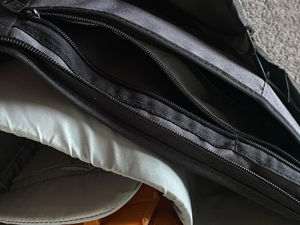 Lowepro Stealth Reporter 650AW Black Professional Camera Bag with Rain Cover - Image 4 of 4