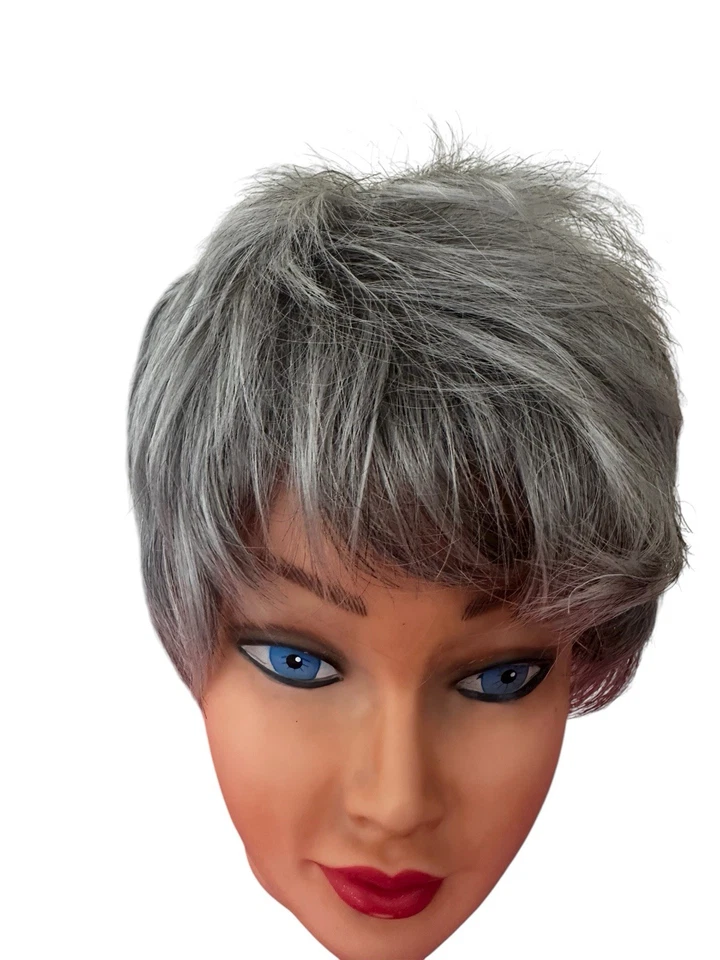 Nueva Peluca Paula Young A5512 TRISHA Corta Gris Plateado Promedio Foto 2 de 4