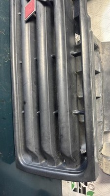 Kühlergrill MITSUBISHI PAJERO 2 PHASE 1 MB831059 4D56