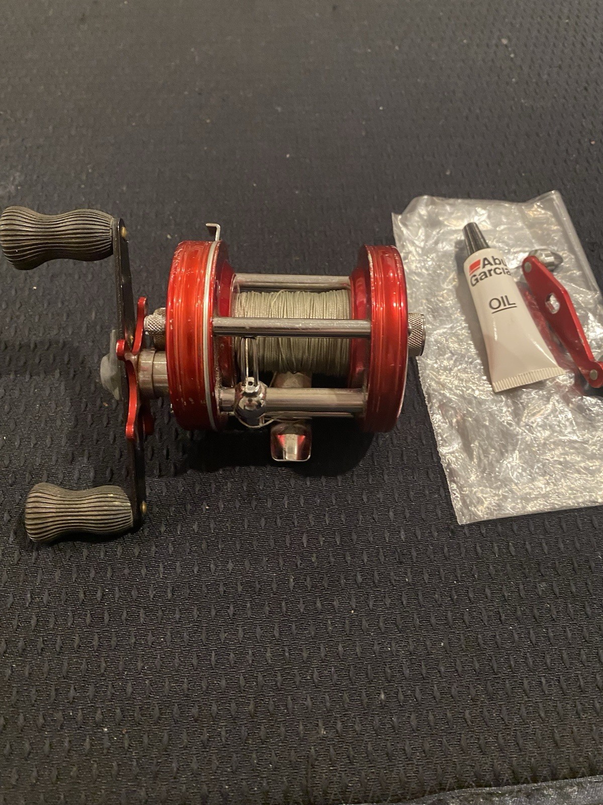 Abu Garcia Ambassadeur 6000 Red Baitcasting Fishing Reel Sweden W/Two Handles