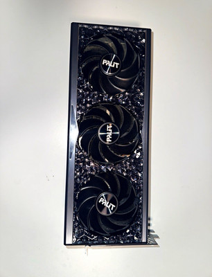 Palit GameRock NVIDIA GeForce RTX Grafikkarte Triple-Fan mit Backplate