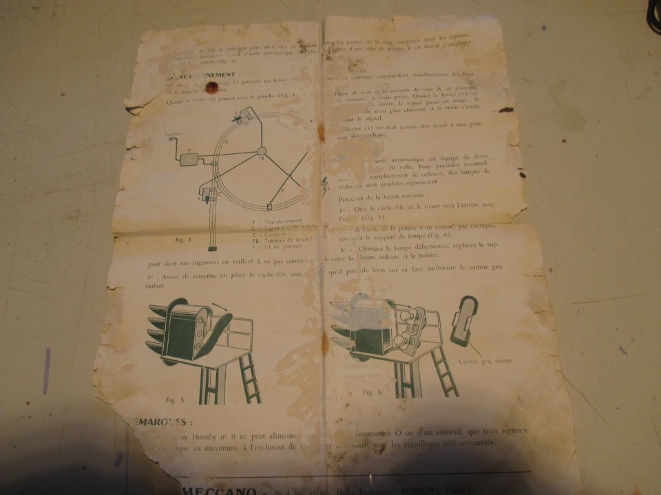 TRAINS HORNBY SIGNAL D'ARRET AUTOMATIQUE + 2 CAISSES VOITURE ET WAGON ( décor ) - Photo 2/3