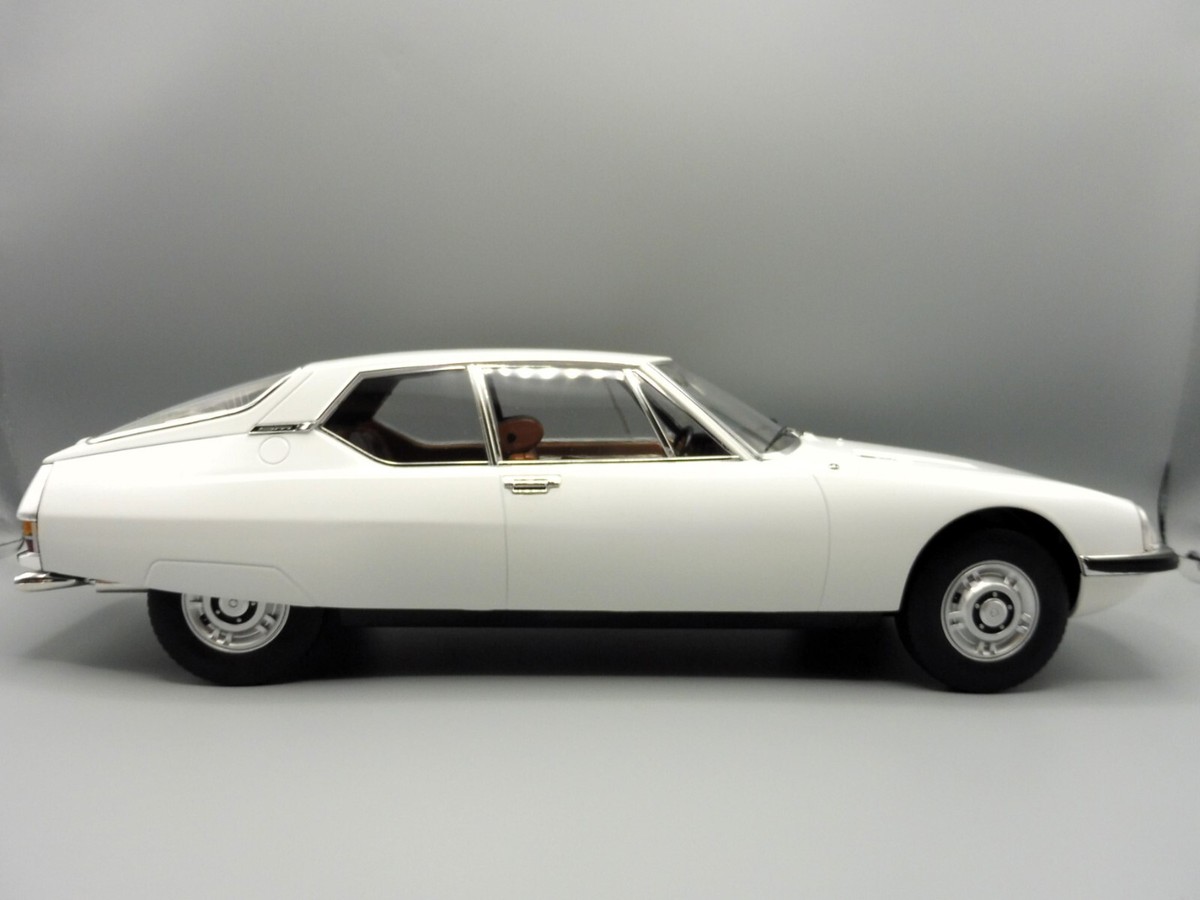 Citroën SM Blanche 1970 Version Présentation Genève - Miniature Norev 1/12 Métal (réf 121701)