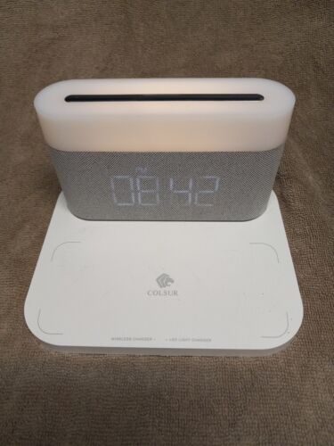 COLSUR Digital Alarm Clock with LED Night Light Wireless Charging 15W Max White - 第 1/8 張圖片