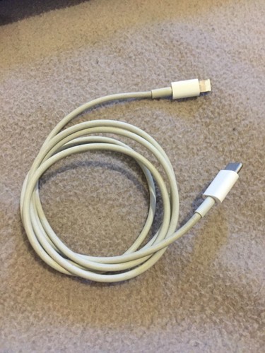 Apple AirPods Headphones Charging Case and Charger Cable - White - Zdjęcie 4 z 6