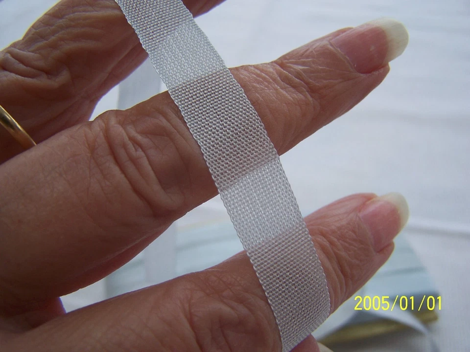 Ancien ruban en soie. Couleur bleu ciel très pâle.  Vendu au mètre. Réf N°149 - Photo 4/4