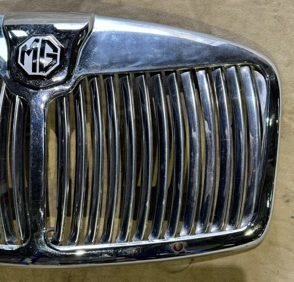 Parrilla cromada MG - MGA Foto 3 de 4