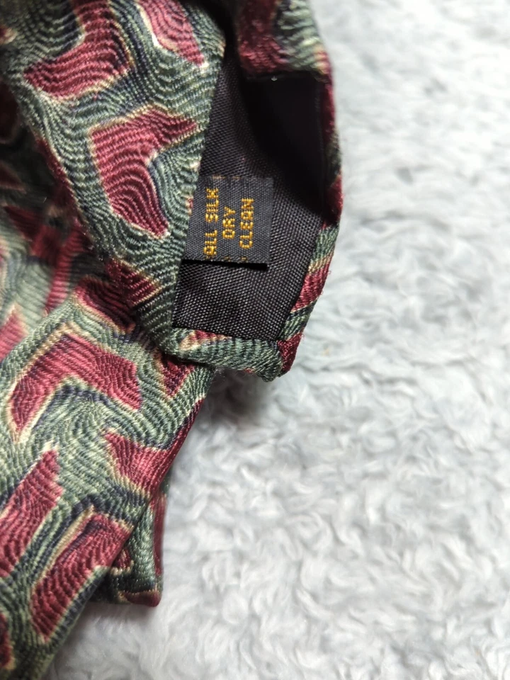 Corbata Bill Blass patrón geométrico de seda Foto 4 de 4