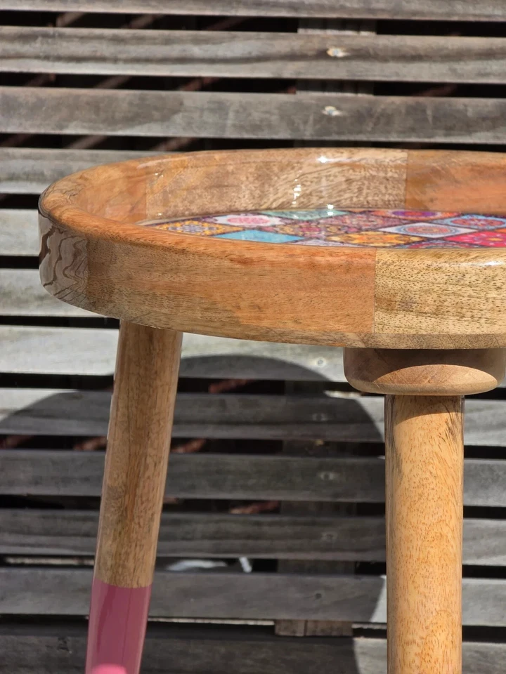 独特树脂边桌芒果木蓝色豪华优质产品 — 第 4/4 张图片